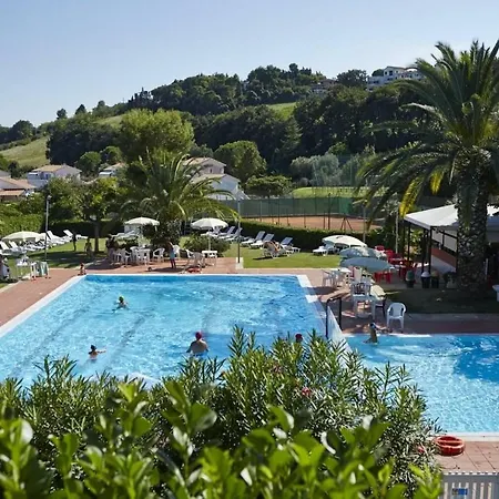 Pentalocale Con Piscina E Incluse Taunus Vacanze Girasoli Numana