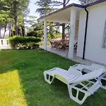 Pentalocale Con Piscina E Incluse Taunus Vacanze Girasoli *