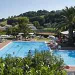 Pentalocale Con Piscina E Incluse Taunus Vacanze Girasoli Numana
