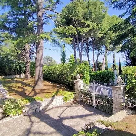 Pentalocale Con Piscina E Incluse Taunus Vacanze Girasoli Apartment *